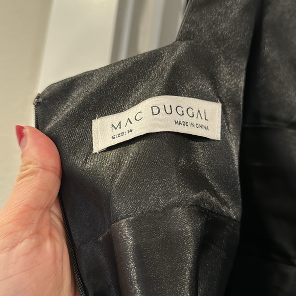 Mac Duggal Ruffle Shoulder V-Neck Chiffon Gown Black Size 14 Formal Dress - Picture 10 of 11